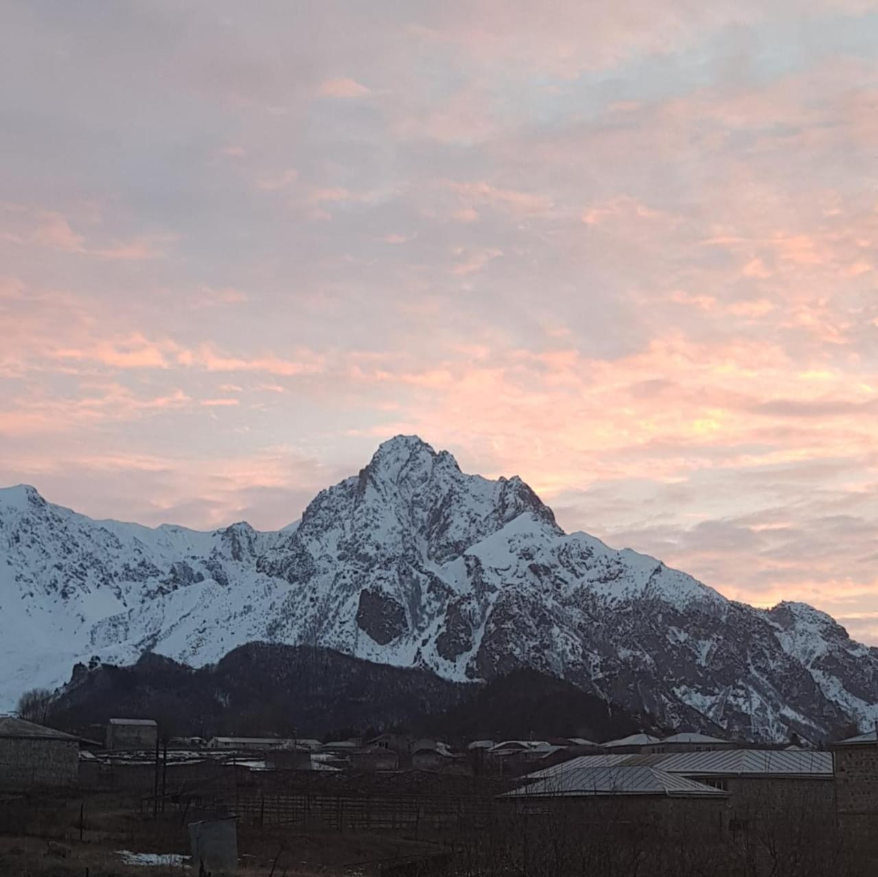 Sweet Night Ξενοδοχείο Kazbegi Εξωτερικό φωτογραφία