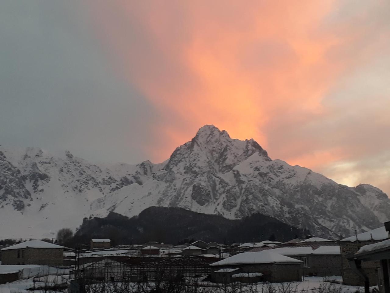 Sweet Night Ξενοδοχείο Kazbegi Εξωτερικό φωτογραφία